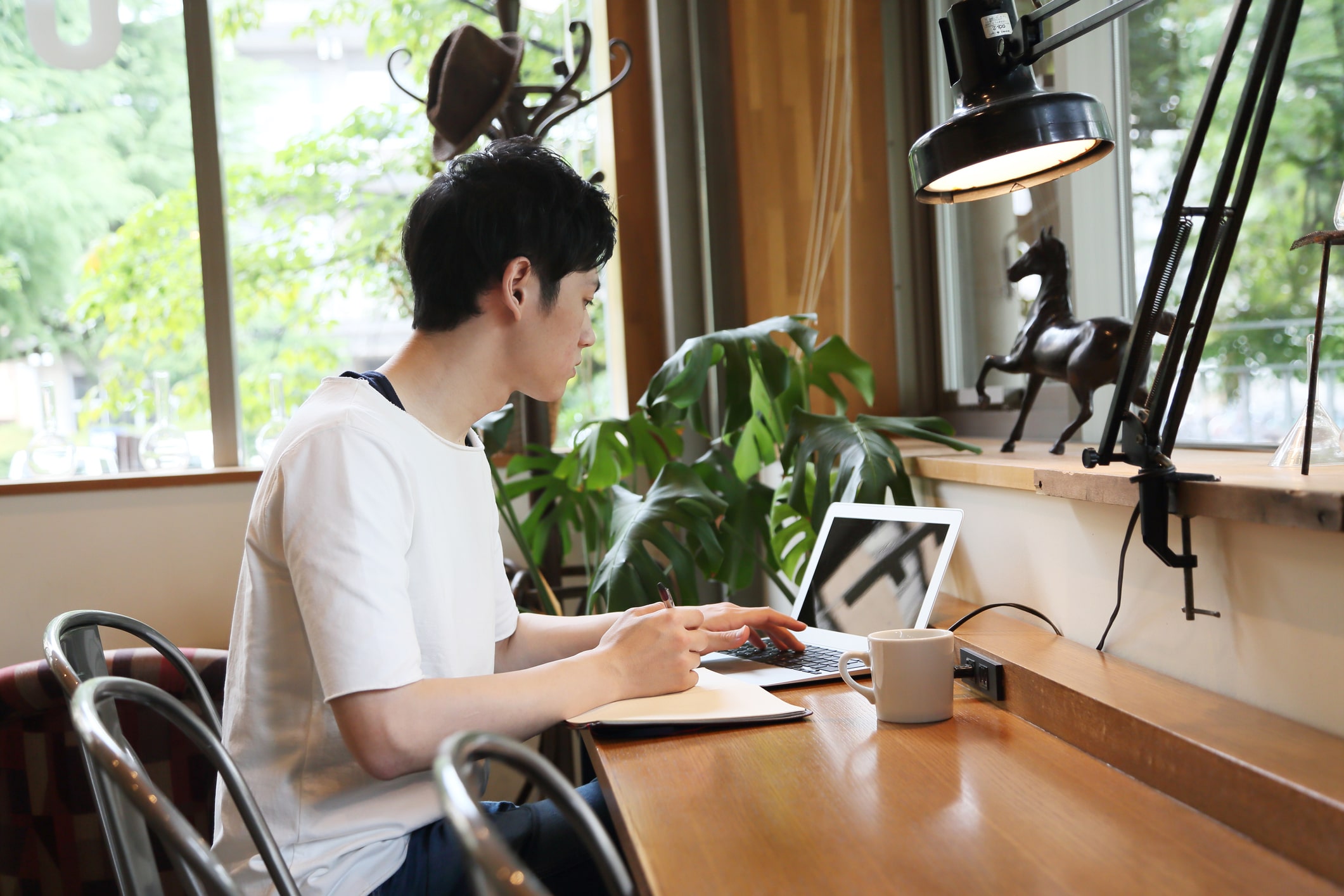 弁理士の資格を生かして副業できる 副業の内容と収入について 弁理士試験 コラム アガルートアカデミー